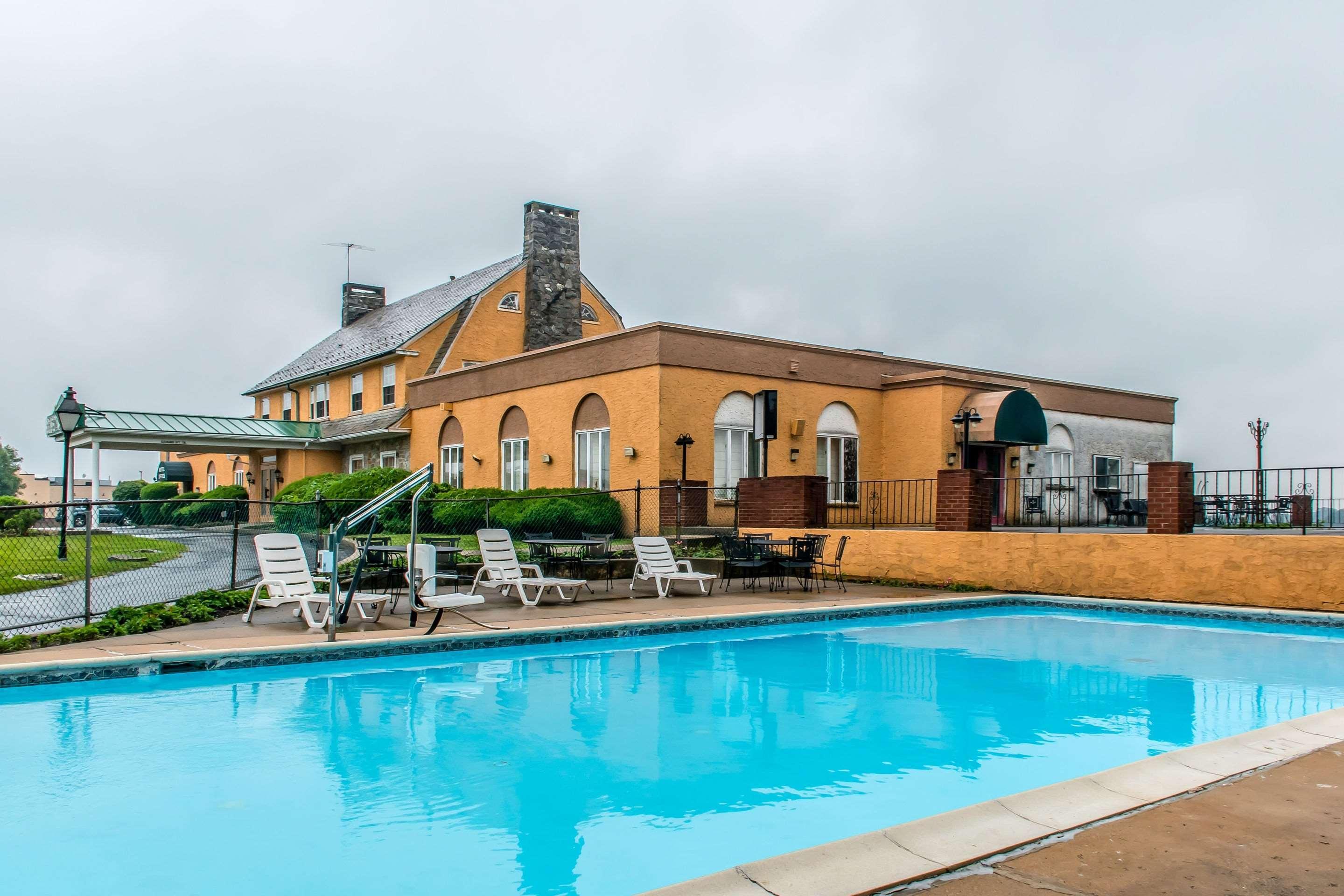Rodeway Amish Country Hotel