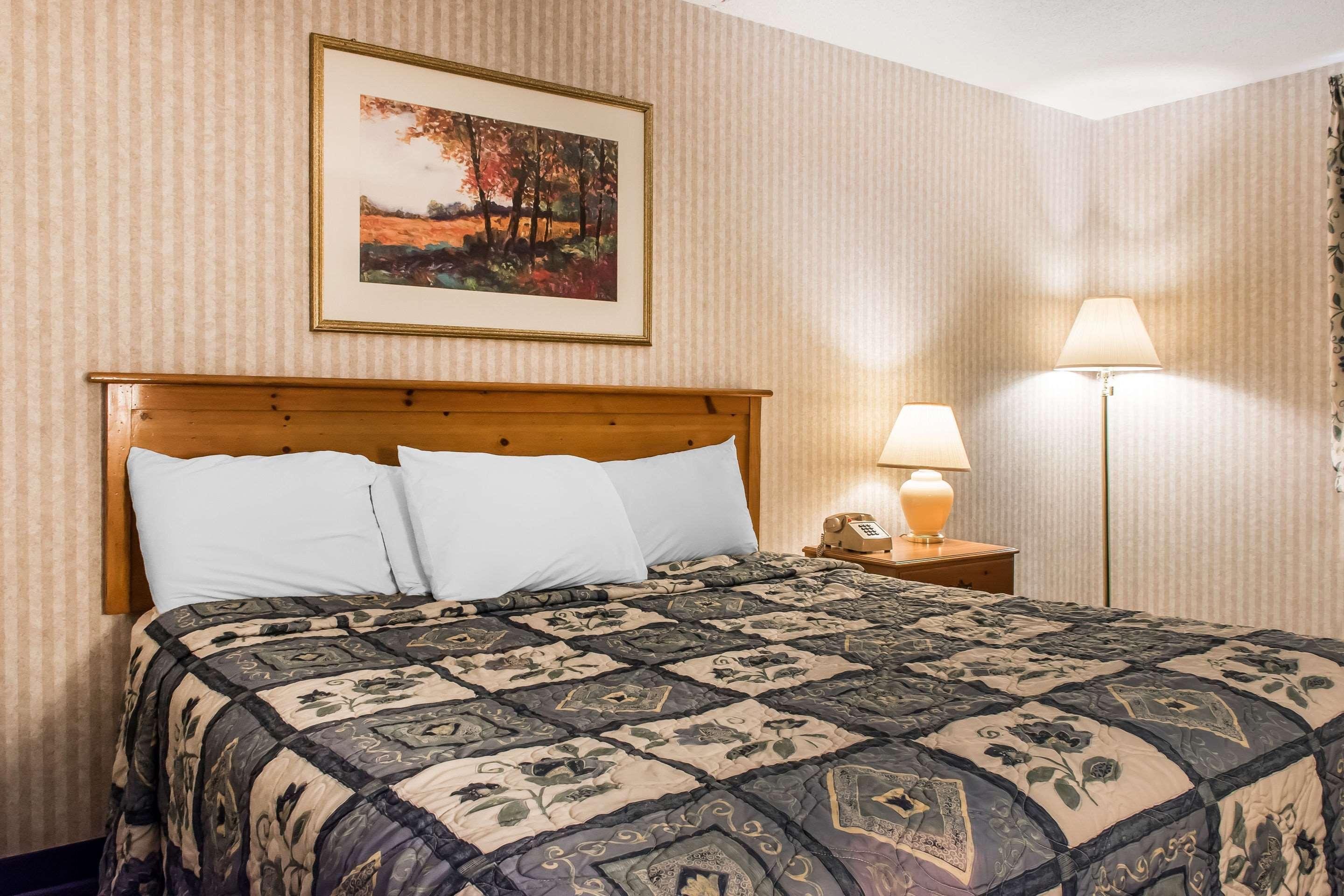 Hotel Rodeway Amish Country