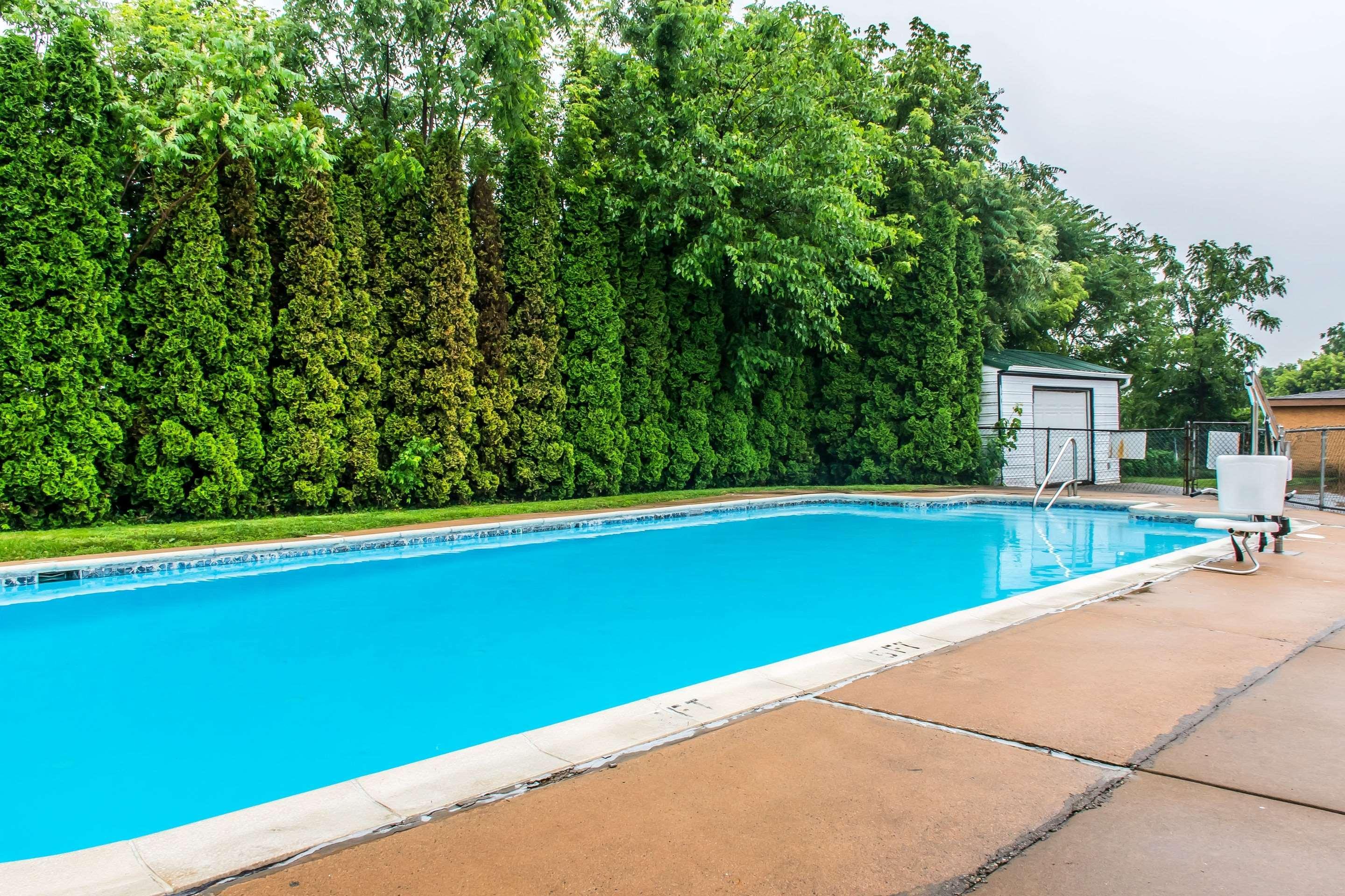 Rodeway Amish Country Hotel 2*