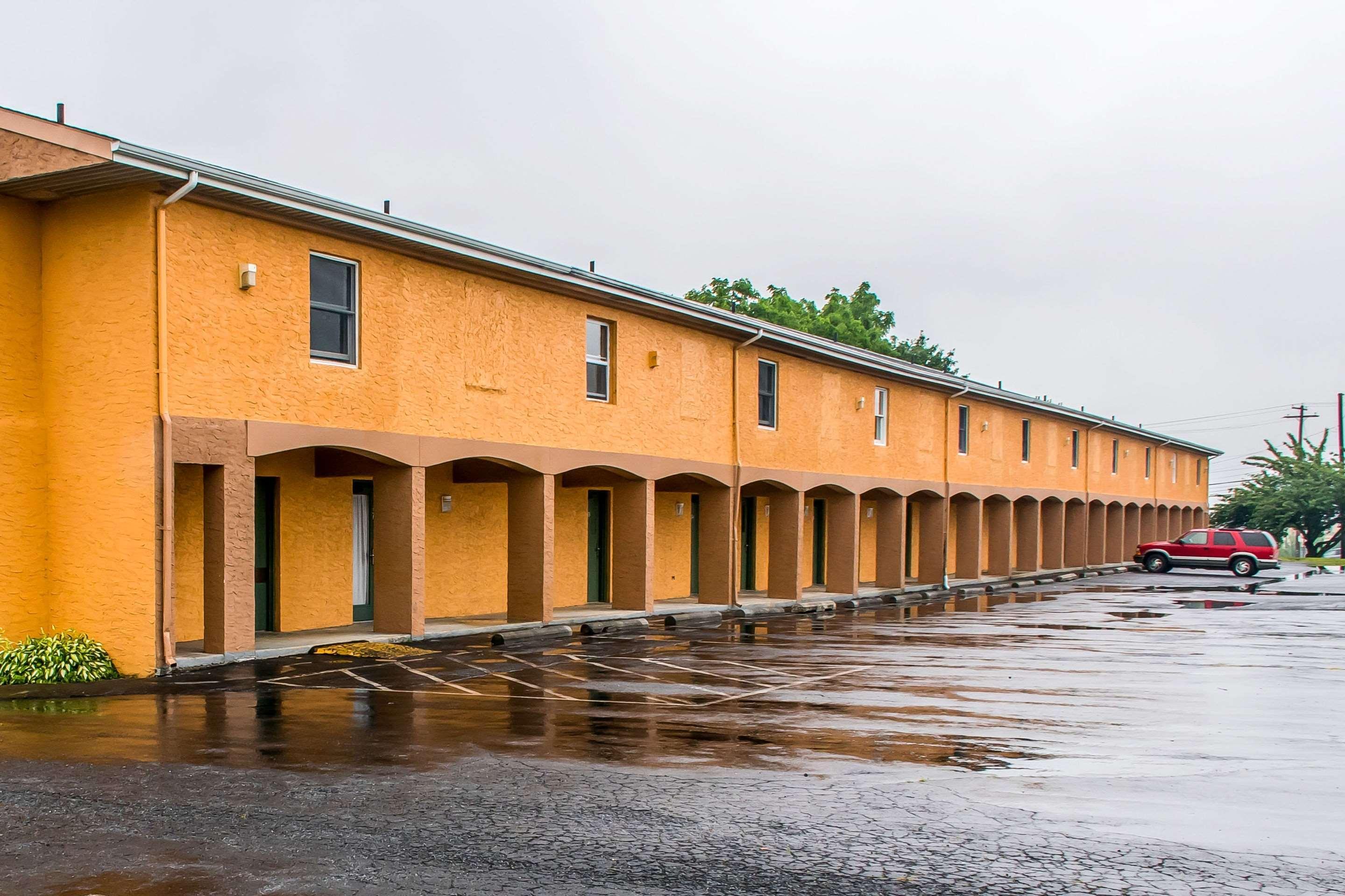 Hotel Rodeway Amish Country