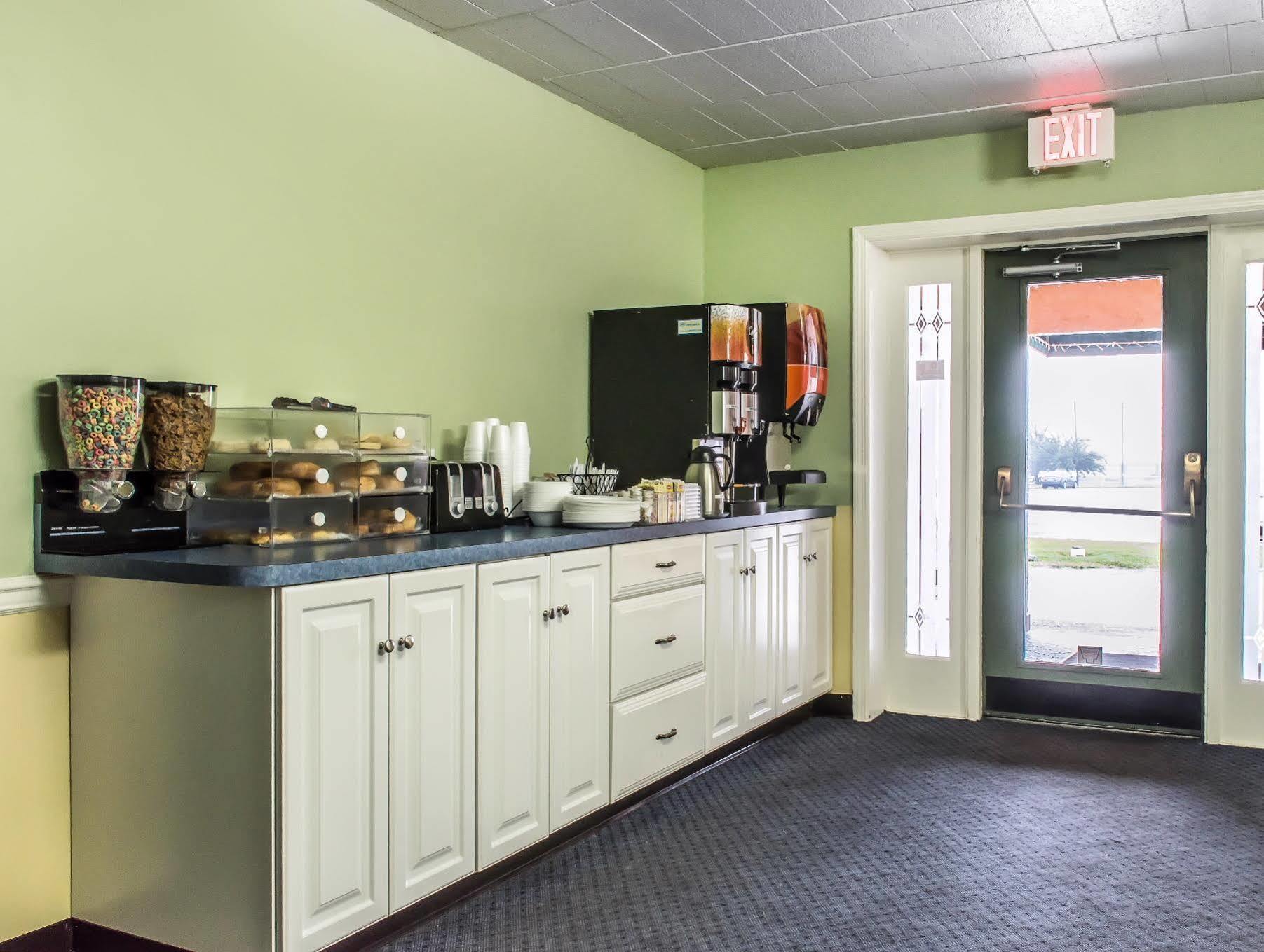 Rodeway Amish Country Hotel