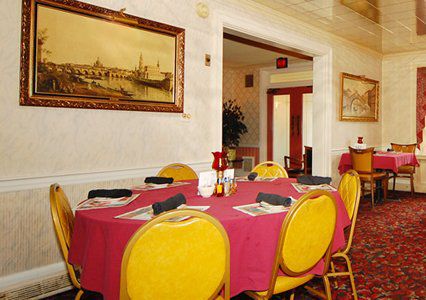 Rodeway Amish Country Hotel 2*